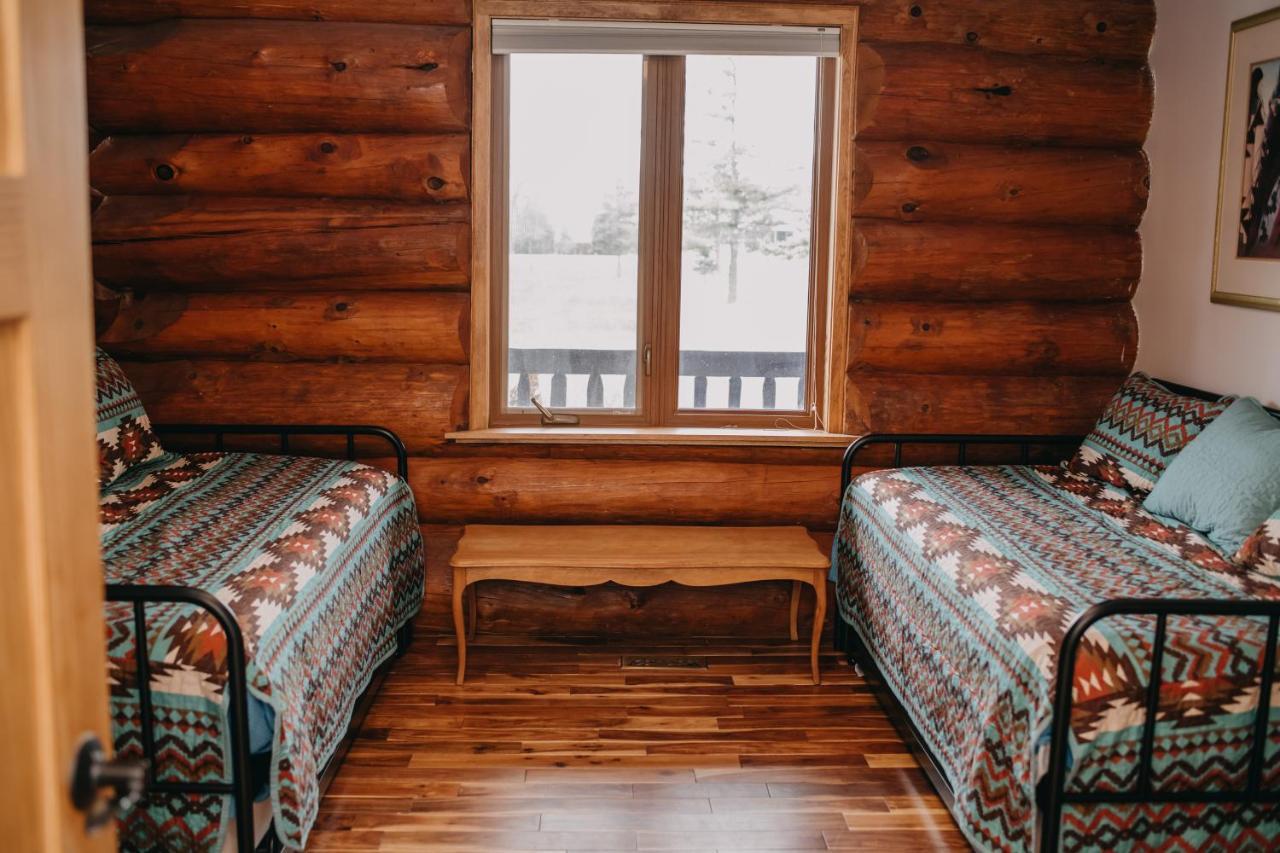 The Lodge At Lakeshore Belle River Exteriör bild